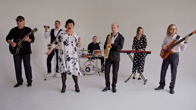 Вероника Махотина и «Мейнстрим-бэнд» - Они любили смотреть онлайн