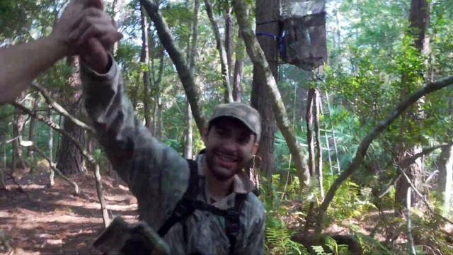 Son takes a nice 8 point with a crossbow in central Florida. смотреть онлайн