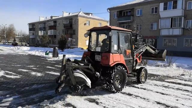 Развивающие видио для детей#Красный Трактор убирает снег#мультики про машинки смотреть онлайн