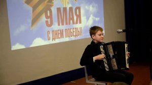 У высоких берегов Амура часовые Родины стоят