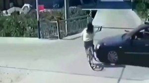 Девушку сбила машина, а ей пофиг