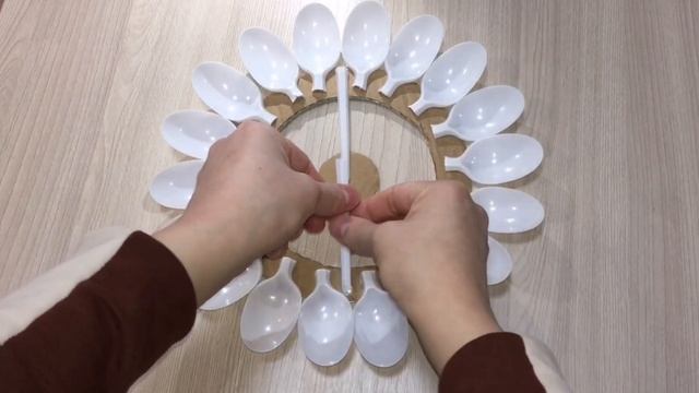 Одноразовые ложки не выбрасываю, показываю какую красоту можно из них делать смотреть онлайн