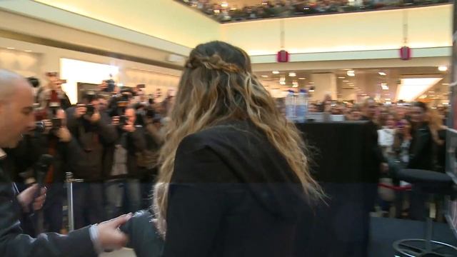 Khloe Kardashian In De Bijenkorf Amsterdam