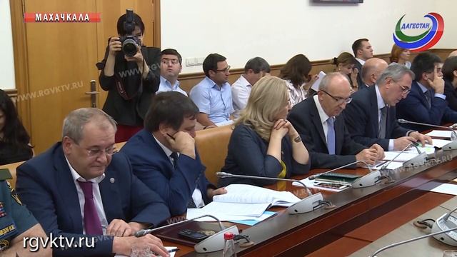 На заседании Правительства РД обсудили ряд вопросов смотреть онлайн