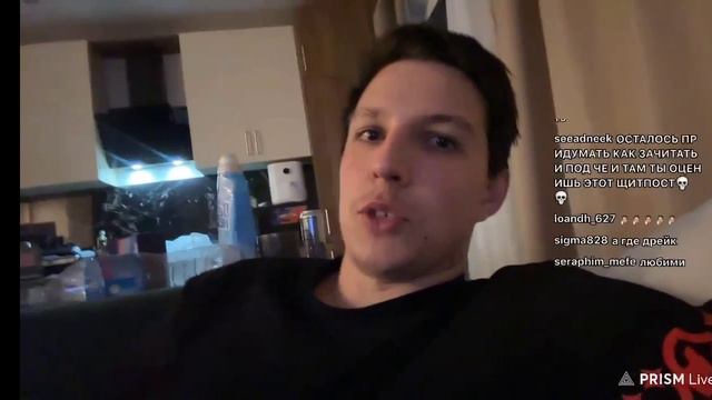 я лежу на диване!!