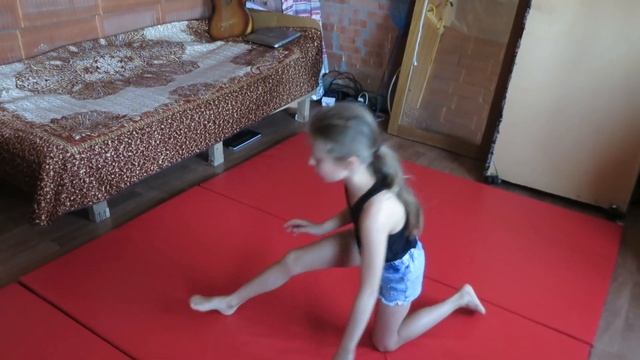 Гимнастика. Упражнение - колбаска