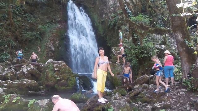 Аацинское ущелье,Абхазия,поход к водопаду 2,5км,абхазское застолье) смотреть онлайн