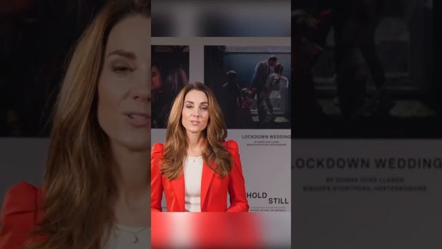Кейт Миддлтон предстала перед фанатами в красном жакете смотреть онлайн
