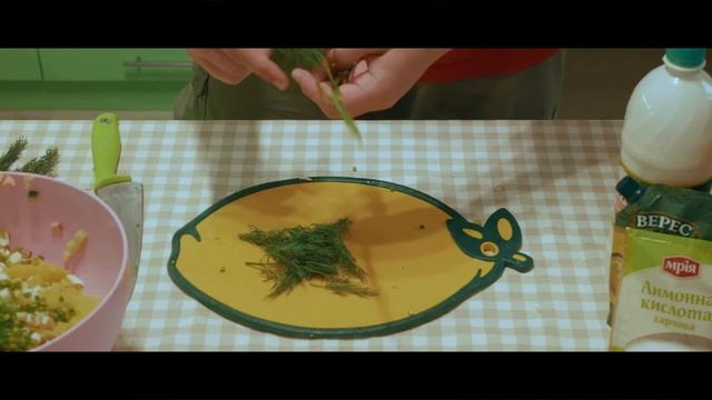 ? КАК ПРИГОТОВИТЬ ХОЛОДНЫЙ СУП ОКРОШКА (НА КВАСЕ И НА АЙРАНЕ!) смотреть онлайн