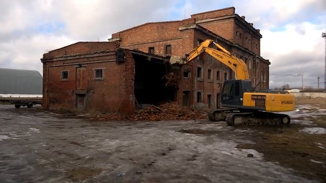 Демонтаж зданий и сооружений. Подготовка участка под строительство. смотреть онлайн