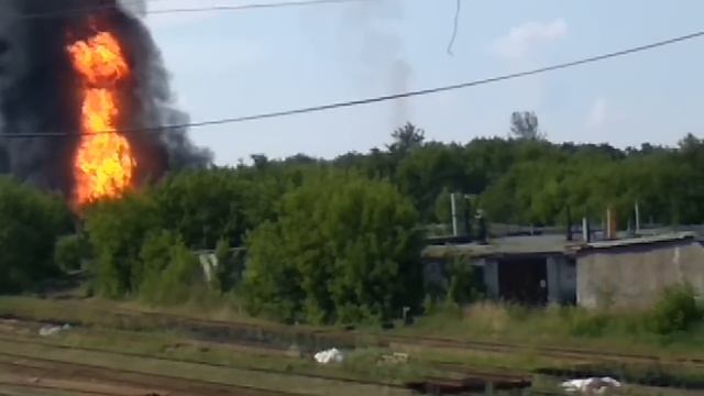 В Перми горит склад с химией смотреть онлайн