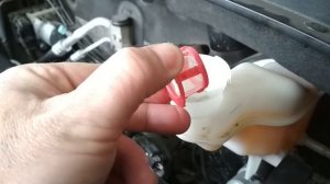 Проверка китайтестером тормозной жидкости Hyundai Creta 1.6 и, как снять фильтр - сетку с бачка.