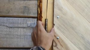 Утеплил и отремонтировал дверь в баню. Такая дверь ни когда не провиснет.