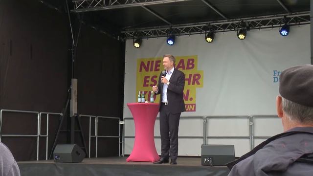 Christian Lindner macht Wahlkampf in Schwerin смотреть онлайн