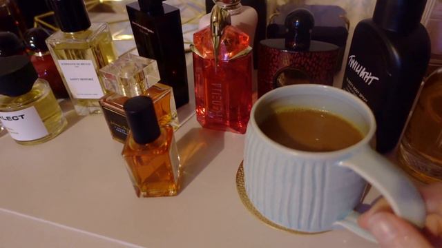 NOVEMBER PERFUME TRAY ROTATION ✨ tidying my collection, new perfumes & new jewellery! смотреть онлайн