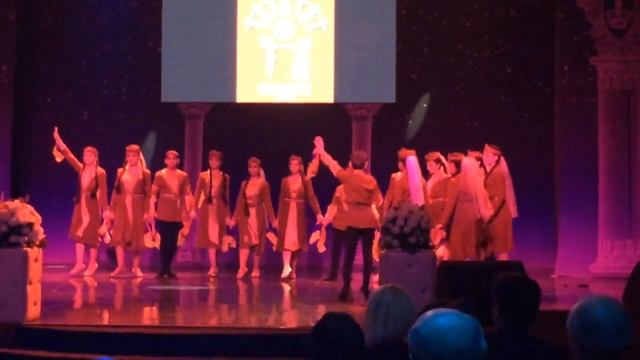 Ансамбль Армянского Танца Искры Армении при церкви Сурб Хач Кочари Ярхушта смотреть онлайн