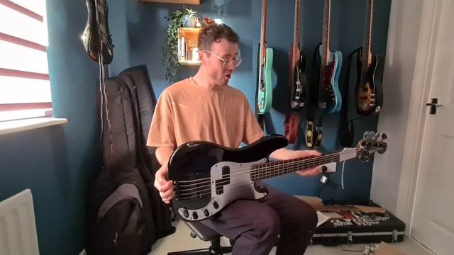 NOT ANOTHER ONE?! - Squier Contemporary Active Precision Bass PH V Unboxing смотреть онлайн