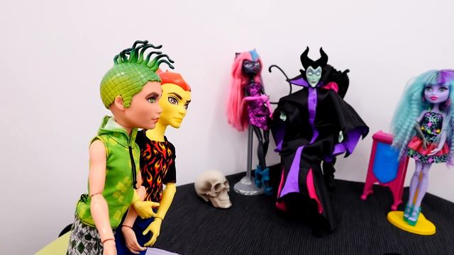 Монстер Хай: Превращаем кошку в Асу Элу. Игры для девочек смотреть онлайн