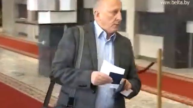 Лукашенко принял участие в голосовании на выборах в местные Советы депутатов смотреть онлайн