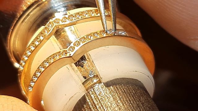 Изготовил двойное кольцо с бриллиантами смотреть онлайн