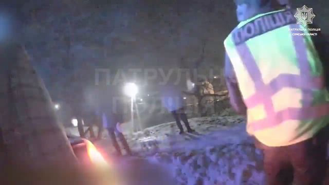 На п’яну водійку без прав, яка ледь не злетіла на авто з мосту у Сумах, склали 4 адмінматеріали смотреть онлайн