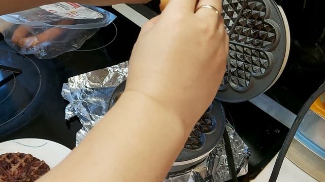 한국남편이 ??아내에게 전수한 와플기 사용법 | How Koreans use Waffle Maker [Eng.국제커플 | amwf ] смотреть онлайн