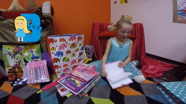 Что подарили мне на день рождения? Открываем #игрушки #подарки от друзей! смотреть онлайн