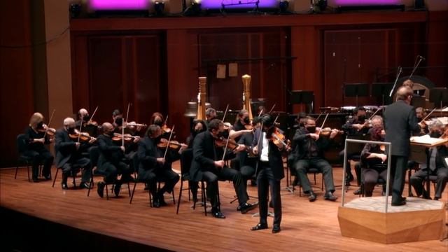 Violinist String BREAKS During Tchaikovsky