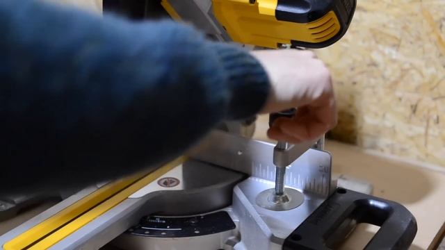 Dewalt Mitre Saw DWS774-GB