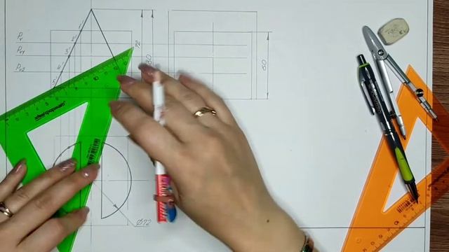 Задание 54. Чертеж ЛИНИИ ПЕРЕСЕЧЕНИЯ цилиндра и призмы трехгранной Часть 1 смотреть онлайн