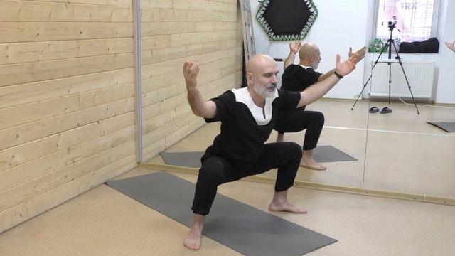 КАК ПРАВИЛЬНО ДЕЛАТЬ МУЛА-БАНДХУ? УЧИСЬ, ЧТОБЫ НЕ ТЕРЯТЬ ЭНЕРГИЮ.