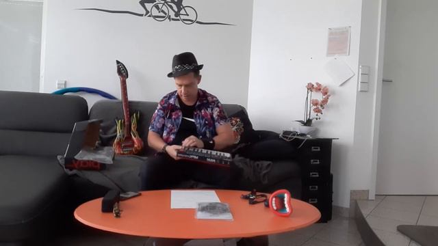 AKAI MPK mini PLAY UNBOXING (Gipsy C's Welt der Mukke) смотреть онлайн
