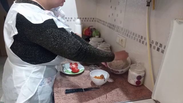 Курица по домашнему . Гарнир из хурмы, полезный и вкусный. смотреть онлайн