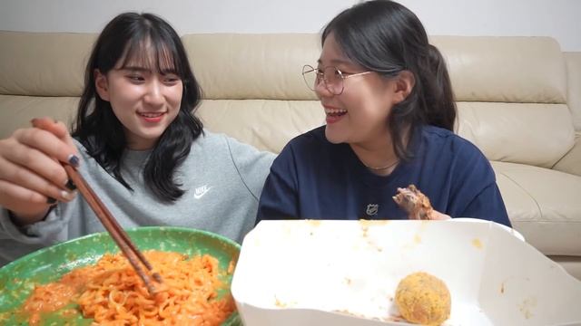 SUB)먹방브이로그)엽떡,참치마요,BHC골드킹,뿌링치즈볼,로제불닭볶음면,순두부열라면,와플대학딸기범벅젤라또,붕어빵,호떡믹스만들기,엑설런트아이스크림,치킨,떡볶이MUKBANG폭식VLO