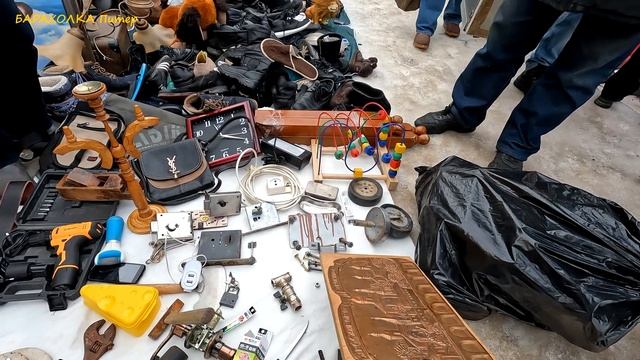 Поход на барахолку Санкт-Петербурга . Цена хлама = магазину! Блошиный рынок на Удельной смотреть онлайн