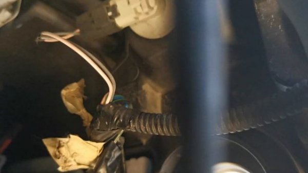 How to change light bulb H4 Dacia Dokker 2016-2021