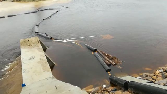 Боновое заграждение на ГЭС смотреть онлайн