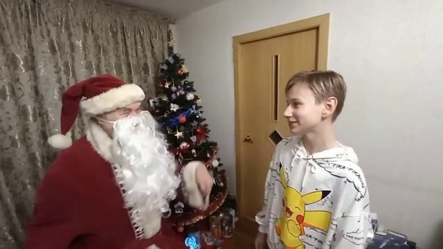 В гостях у дедушки(Мороза) смотреть онлайн