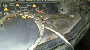 Замена масла двигателя и масляного фильтра Nissan Terrano или Reno Duster