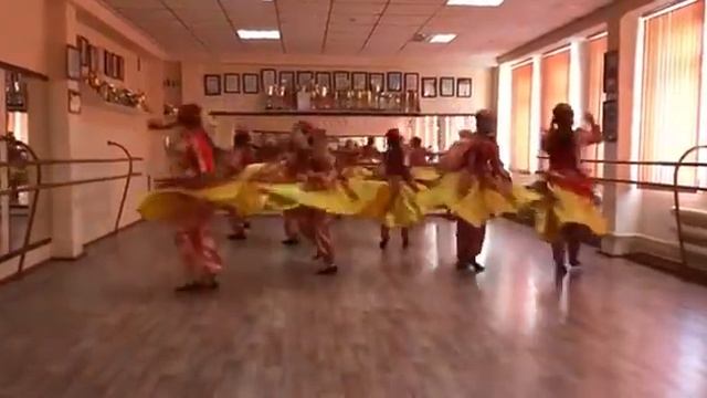 Хореографический ансамбль «Айналайын» - «Уйгурский танец» смотреть онлайн