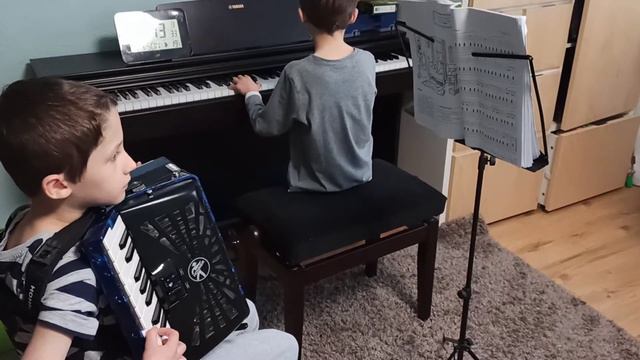 Akkordeon und Piano "Für Chris" / Близнецы играют "Für Chris" смотреть онлайн