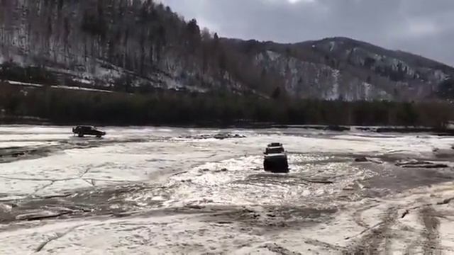 В Бийске внедорожник ушел под лед смотреть онлайн