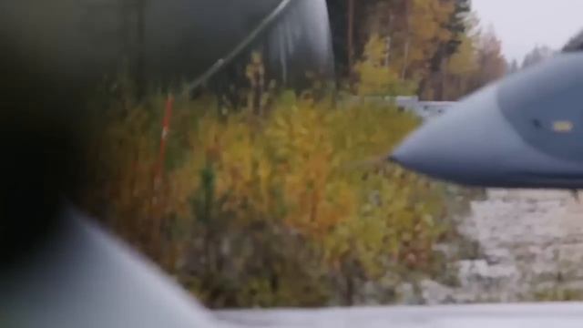 JAS 39 Gripen vs. F-35: Which Fighter Plane Is Better? смотреть онлайн
