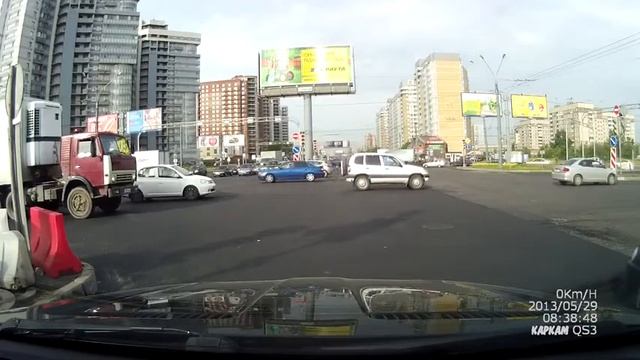 Мужик спас котенка Приколы смотреть онлайн