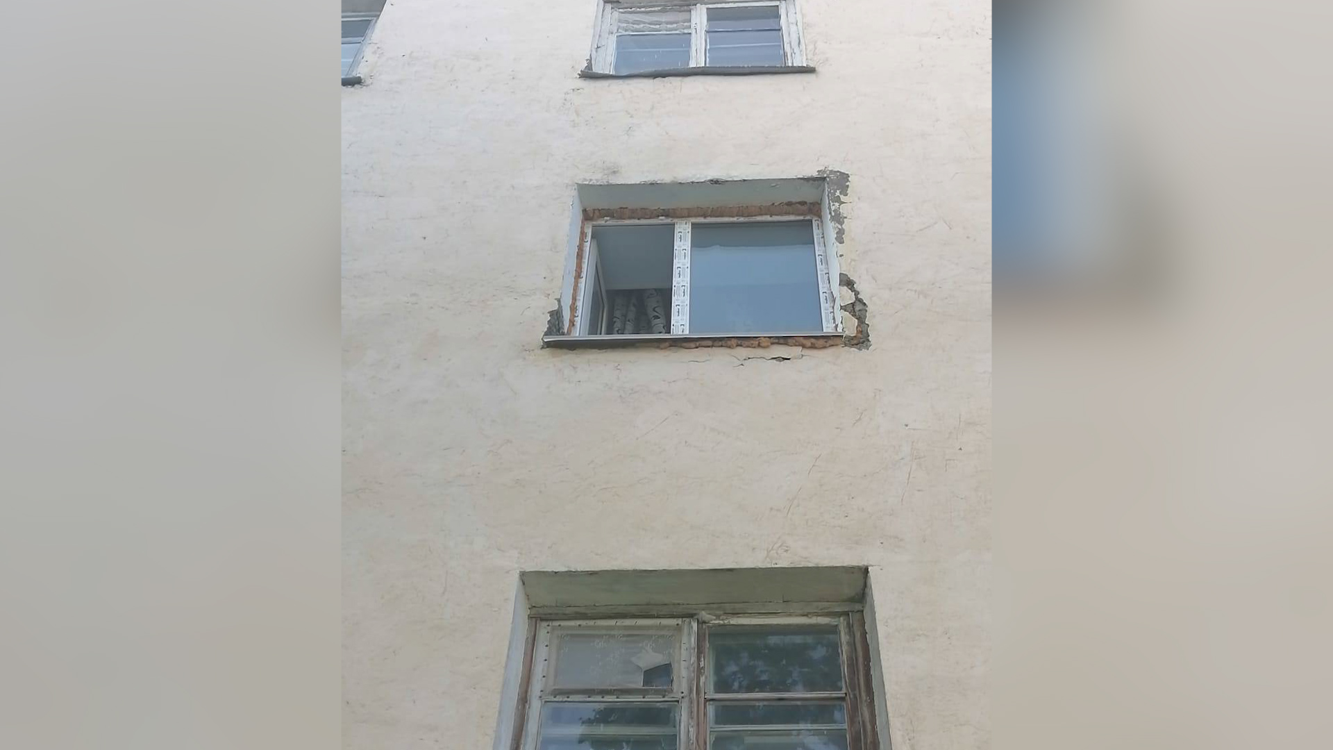 ДЕВОЧКА ВЫПАЛА ИЗ ОКНА смотреть онлайн