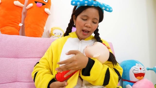 Sick Song | Nursery Rhymes Mommy Songs
