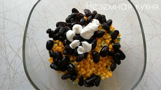 Простейший и яркий салат на праздник или на каждый день. САЛАТ ИЗ КУКУРУЗЫ, ФАСОЛИ, ЯИЦ И ОГУРЦА. смотреть онлайн