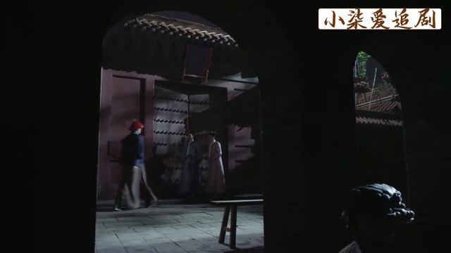 如懿被碗裡的豬食嚇得目瞪口呆，吉太嬪瞧了一眼，用一個饅頭教她生存之道！ смотреть онлайн