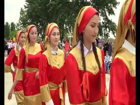 ГКОУ РД "Караузекская СОШ". Выступление девочек 11 класса на последнем звонке - 23.05. 2019 год. смотреть онлайн