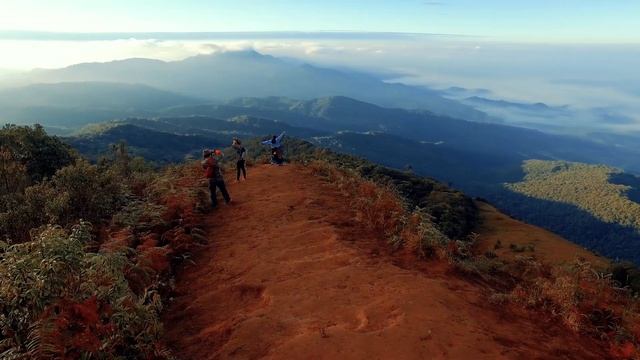 Чиангмай, Таиланд. Треккинг на самую высокую гору Doi Inthanon. Фантастический рассвет. смотреть онлайн